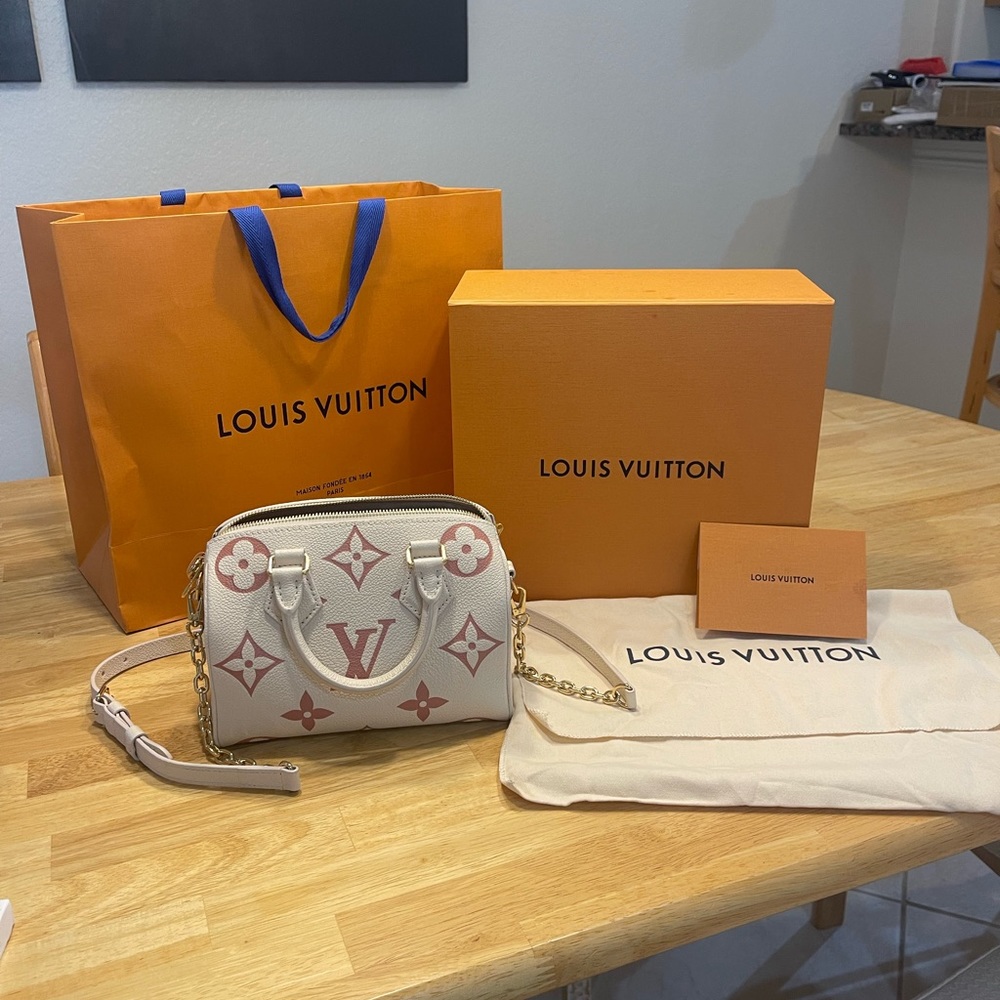 Authentic Louis Vuitton Speedy Bandoulière 20